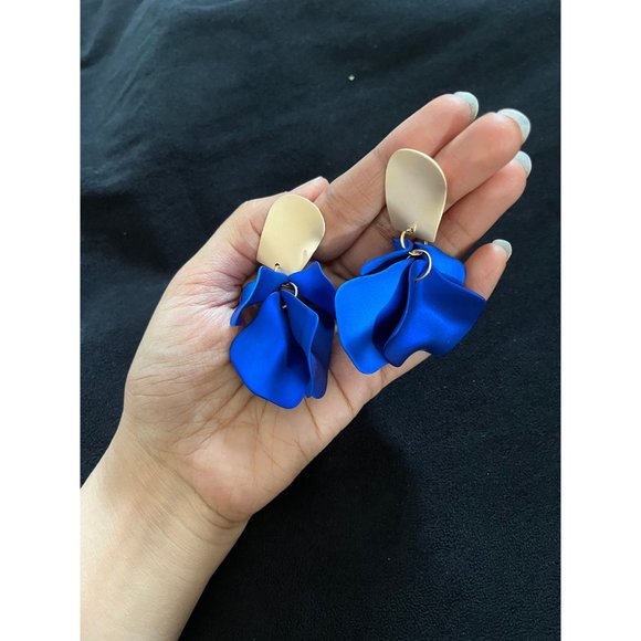 Royal blue earrings , blue petal earrings flower long wedding large blue earring - Picture 4 of 7